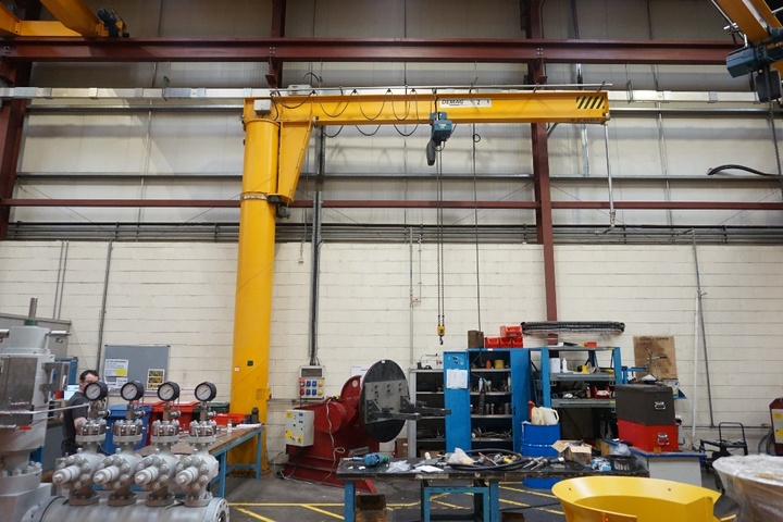 Jib Crane with Motorised Movement