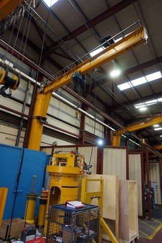 Jib Crane with Motorised Movement