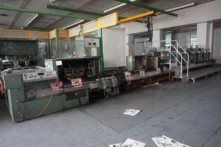 Muller Martini 300 Gatherer Stitcher Trimmer