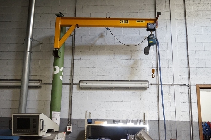 250kg Jib Crane with 250kg Demag Hoist