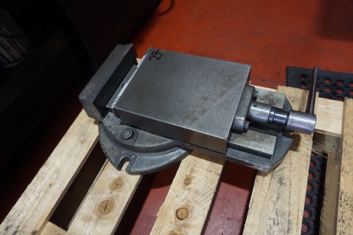 8” Swivel Machine Vice