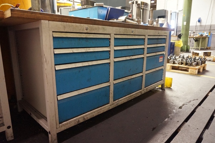 Bench with 12 Drawers and Revolving Centres