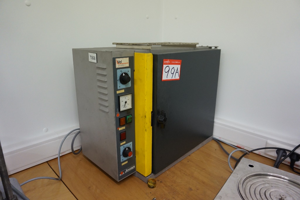 Oven (Up to 200 degrees Centigrade)