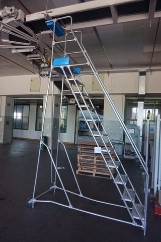 Pair of 11 Tread Portable Steps