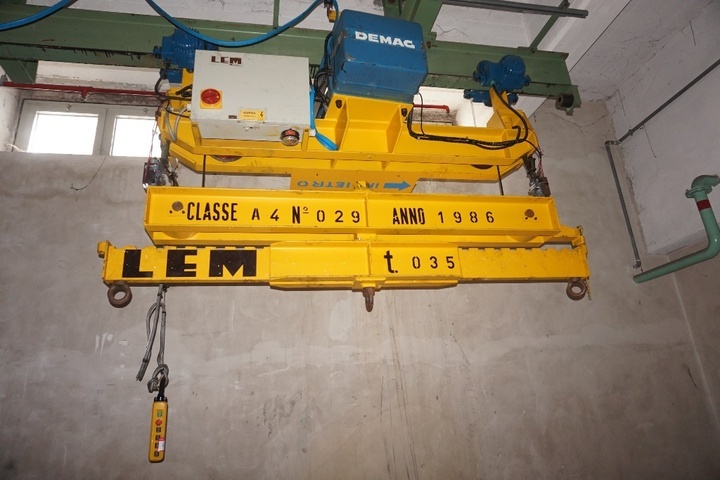 Demag Hoist with LEM Lifting Beam