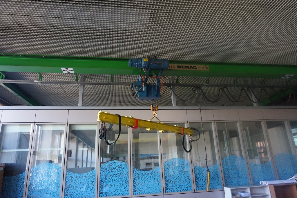 Demag 1.5-Ton Crane