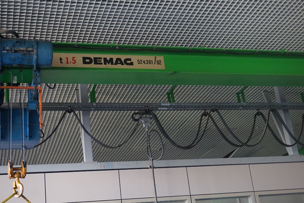 Demag 1.5-Ton Crane