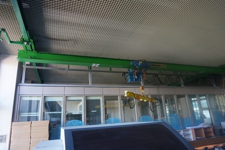 Demag 1.5-Ton Crane