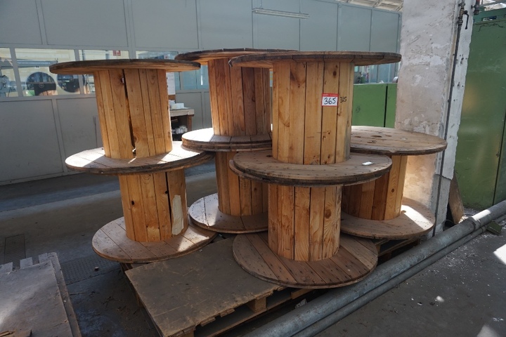 9 x 1m Wooden Reels