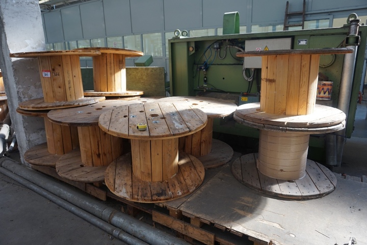 9 x 900mm Wooden Reels