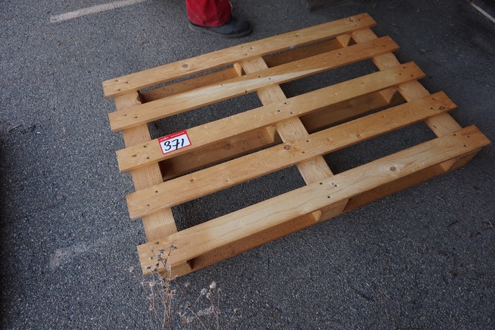 Large Qty of 120mm x 800mm Wooden Pallets