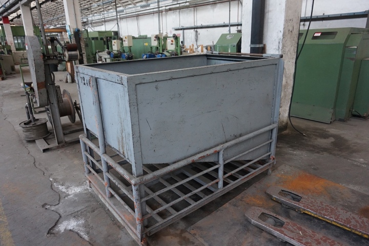 Skip, 1.6m length x 1.1m width x 1.25m high