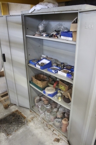 (1) Cupboard with Qty of Grinding Tools