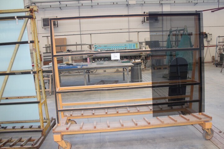 (1) Portable Double Sided Glass Trolley