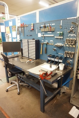 Bench 2m x 800mm with Vice with Storage Boxes and Carbide Tips (Excluding Computer)