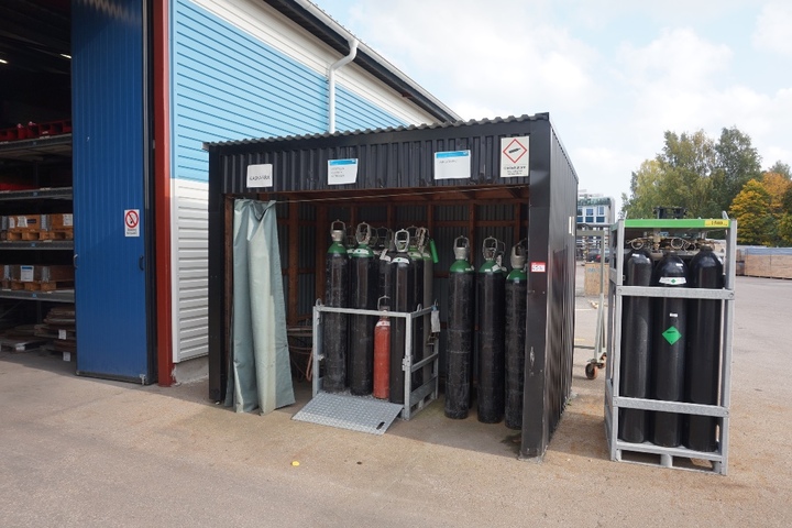 Outside Building 3.3m x 2m x 2.6 High