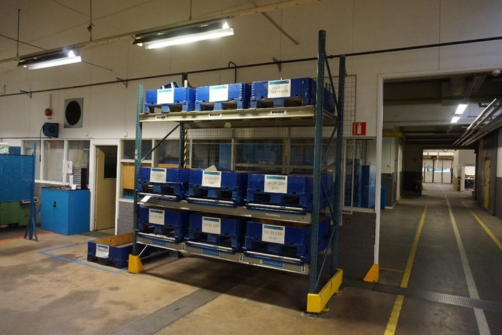 Racking System with Slide Out Pallet Trays