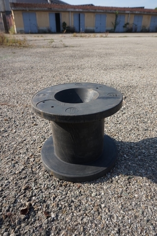 600 x 250mm Black & Blue Plastic Reels