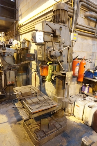 Wadkin Pillar Drill, Table size 25” x 15”