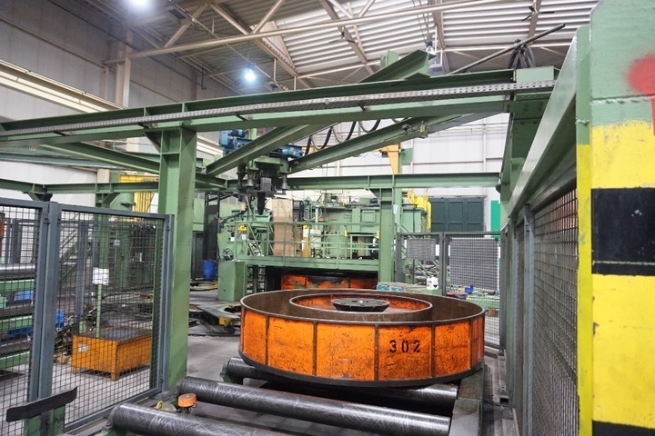 Rotary Crane with two Basket Lifting Device