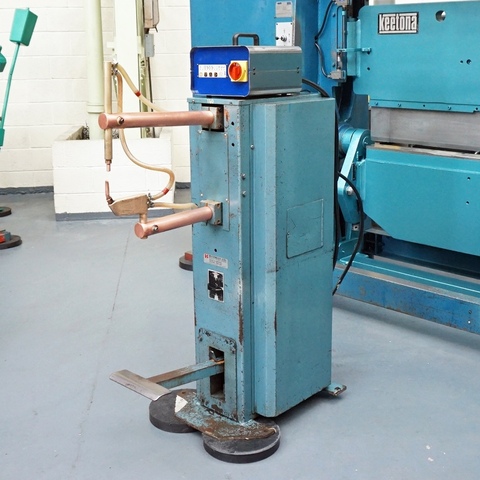 Mandrian Type RPS/15A: Pedestal Sheet Metal Spot Welding Machine