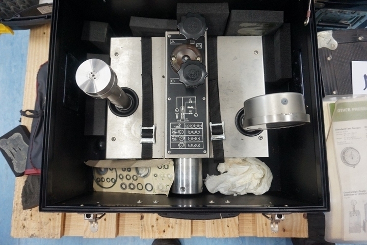 Budenberg Dead Weight Pressure Tester with Weights