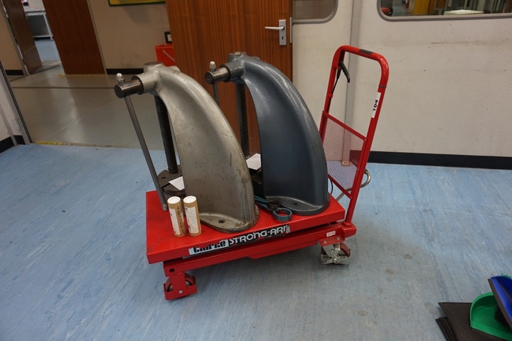 Clarke Strong Arm Hydraulic Tool Lift