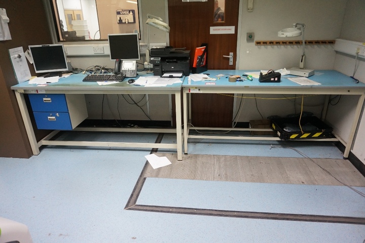 (3) Anti-static Work Benches