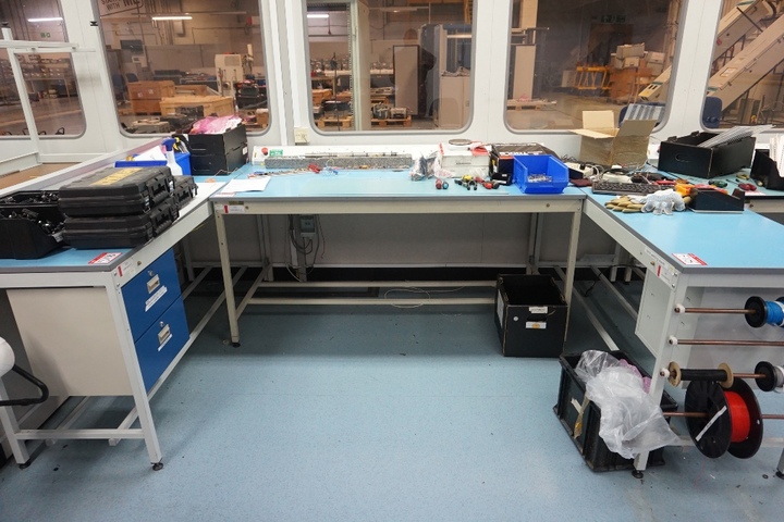 (3) Antistatic Work Benches