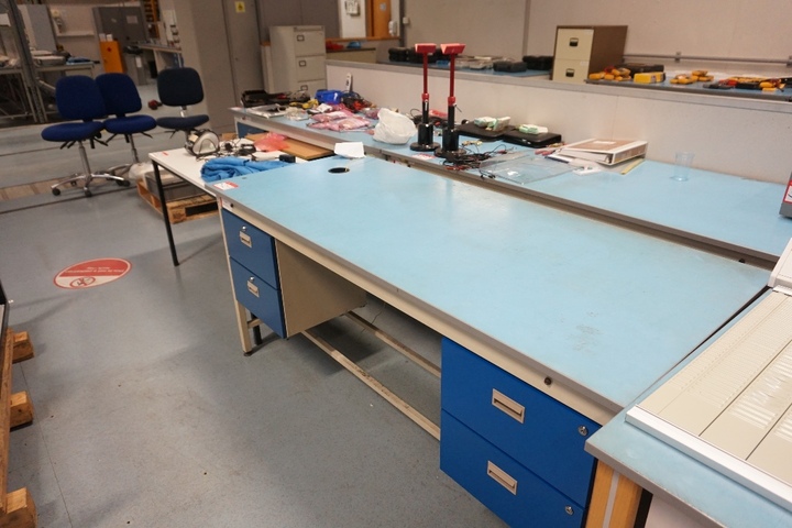 (3) Anti-static Work Benches