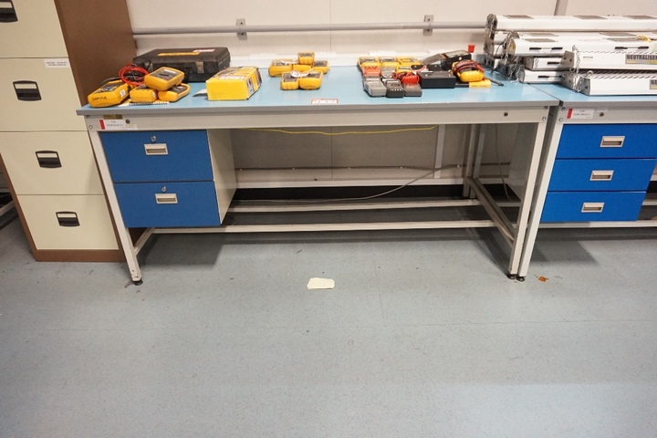 (3) Anti-static Work Benches