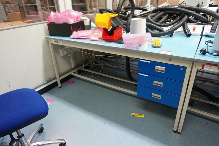 (3) Anti-static Work Benches