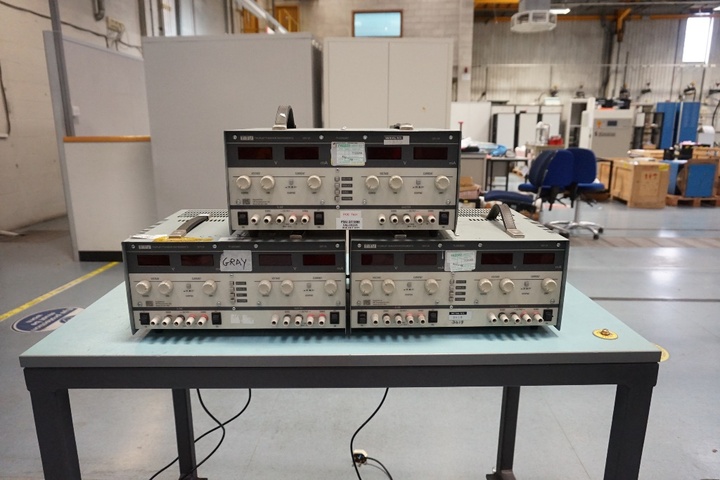 (3)  Tti Thurlby Thandar Instruments PL330QMD Quad Mode Dual Power Supply
