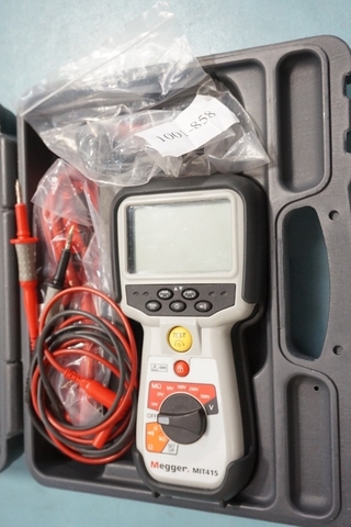 Megger BM80 Multi Voltage Analogue/Digital Insulation and Continuity Tester