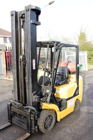 Komatsu FG25HT-II LPG 2500kg x 5000mm Fork Lift Truck
