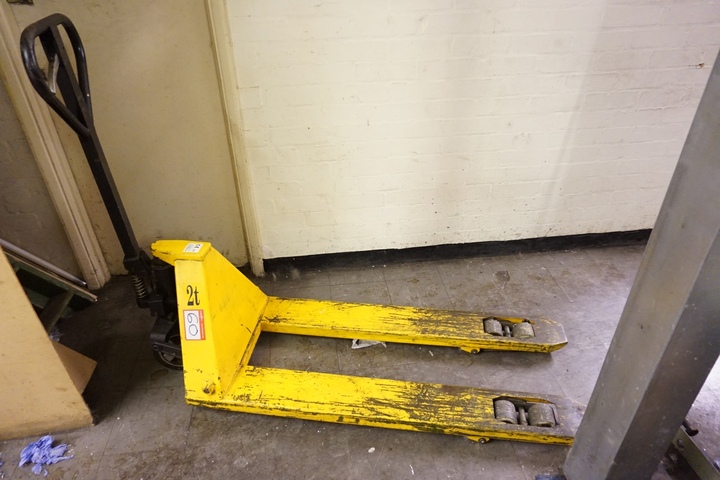 2-Ton Pallet Truck