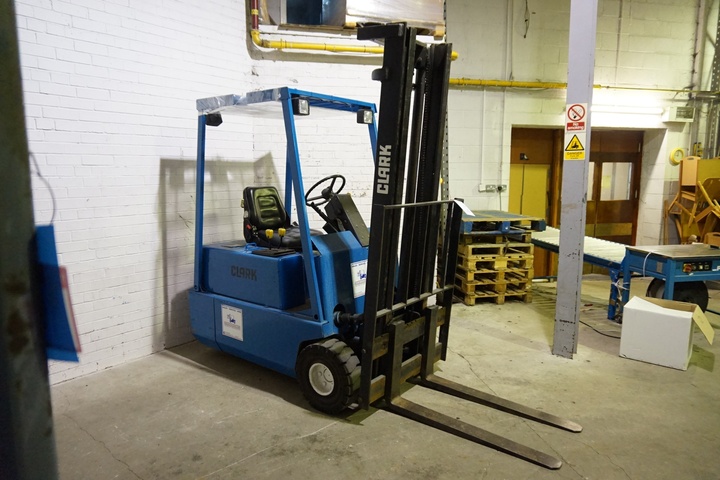 Clark TM15N 1500kg Electric Fork Lift Truck with Duplex Mast