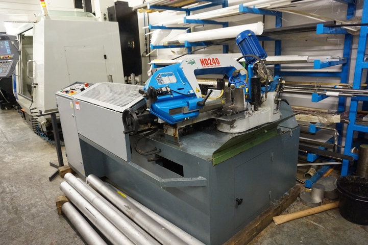 Saws UK Pilous Ltd HD240 Fully Automatic Horizontal Bandsaw