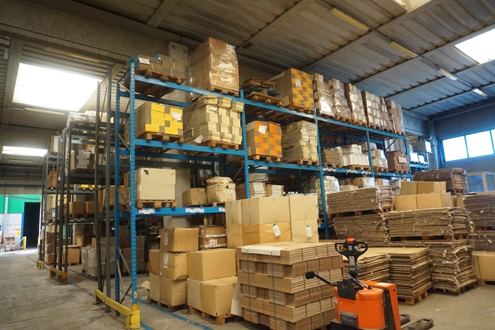 Blue Bolt-less Racking (Approx. 32 Bays)