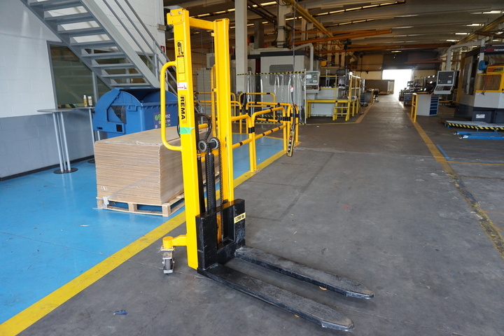 Rema Pedestrian Hydraulic Lift