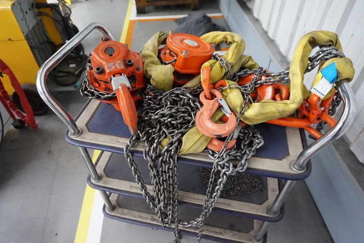 Mobile Trolley with 2.5 Ton Manual Hoist