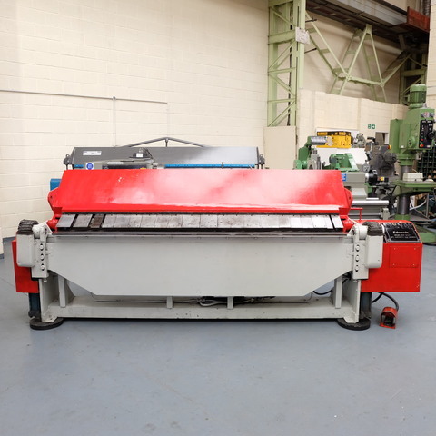 EDWARDS Model 810 Power Box & Pan Folder. Capacity 2500 x 3mm
