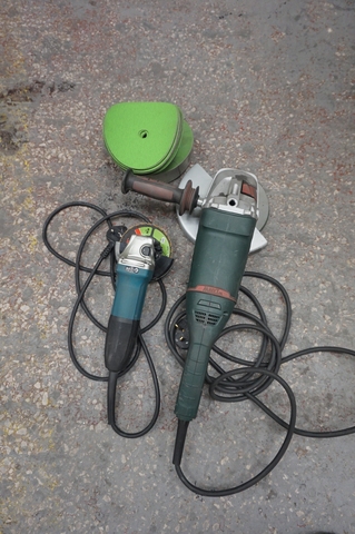 (2) Grinders (1) Makita GA453OR Grinder
