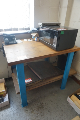 Bench 1m x 750mm, Steel Plate 18’’ x 18’’ and Microwave