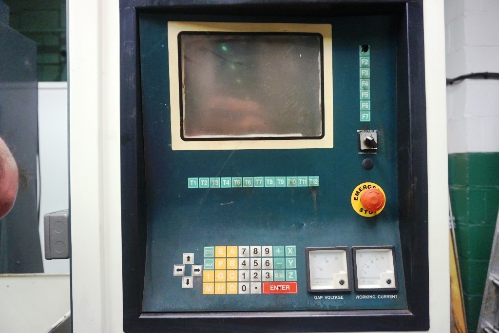 Baron-Max KE-550 ZNC Manual ZNC EDM Machine