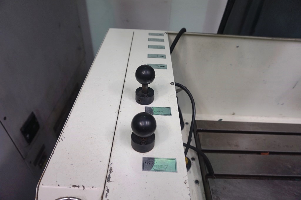 Baron-Max KE-550 ZNC Manual ZNC EDM Machine