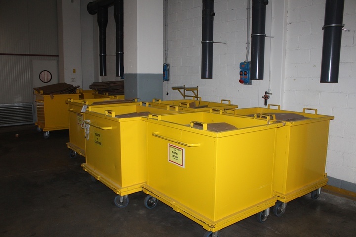(8) 95cm x 120cm Steel Tipping Bins