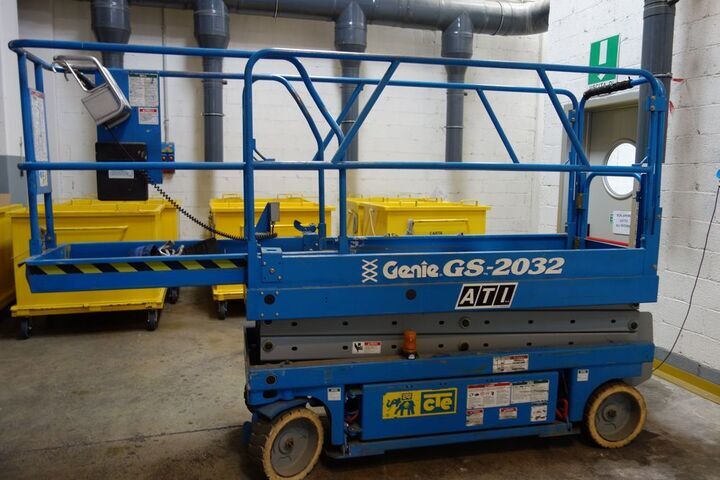 Genie GS-2032 Electric Scissor Lift Platform.