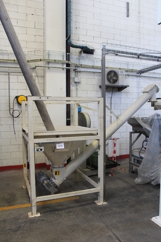 Screw Feeded Vibratory Hopper