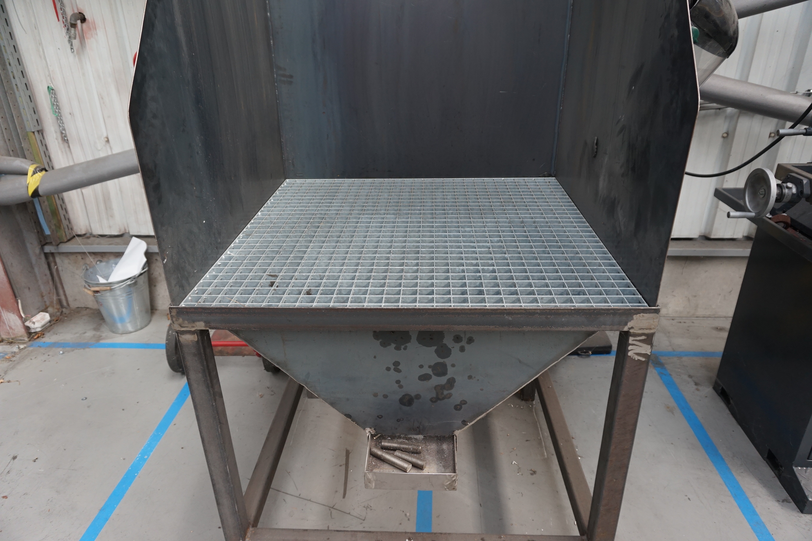 Deburring Bench 900mm x 900mm